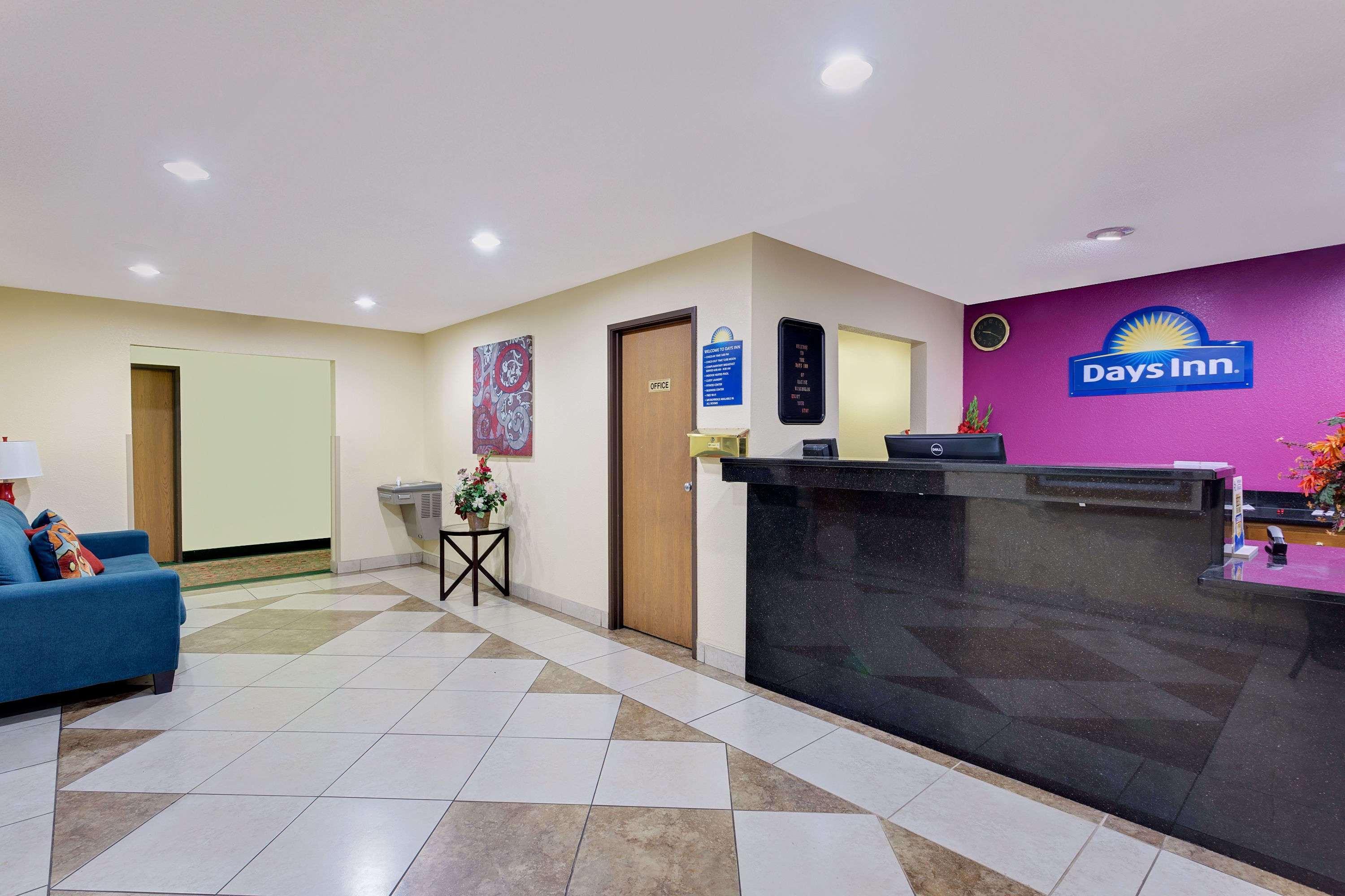 Days Inn By Wyndham Racine/Sturtevant Exterior photo