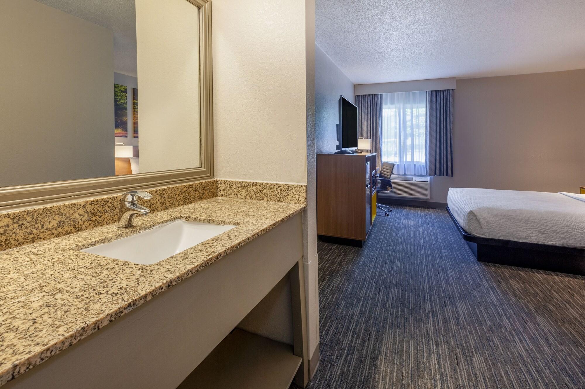 Days Inn By Wyndham Racine/Sturtevant Exterior photo