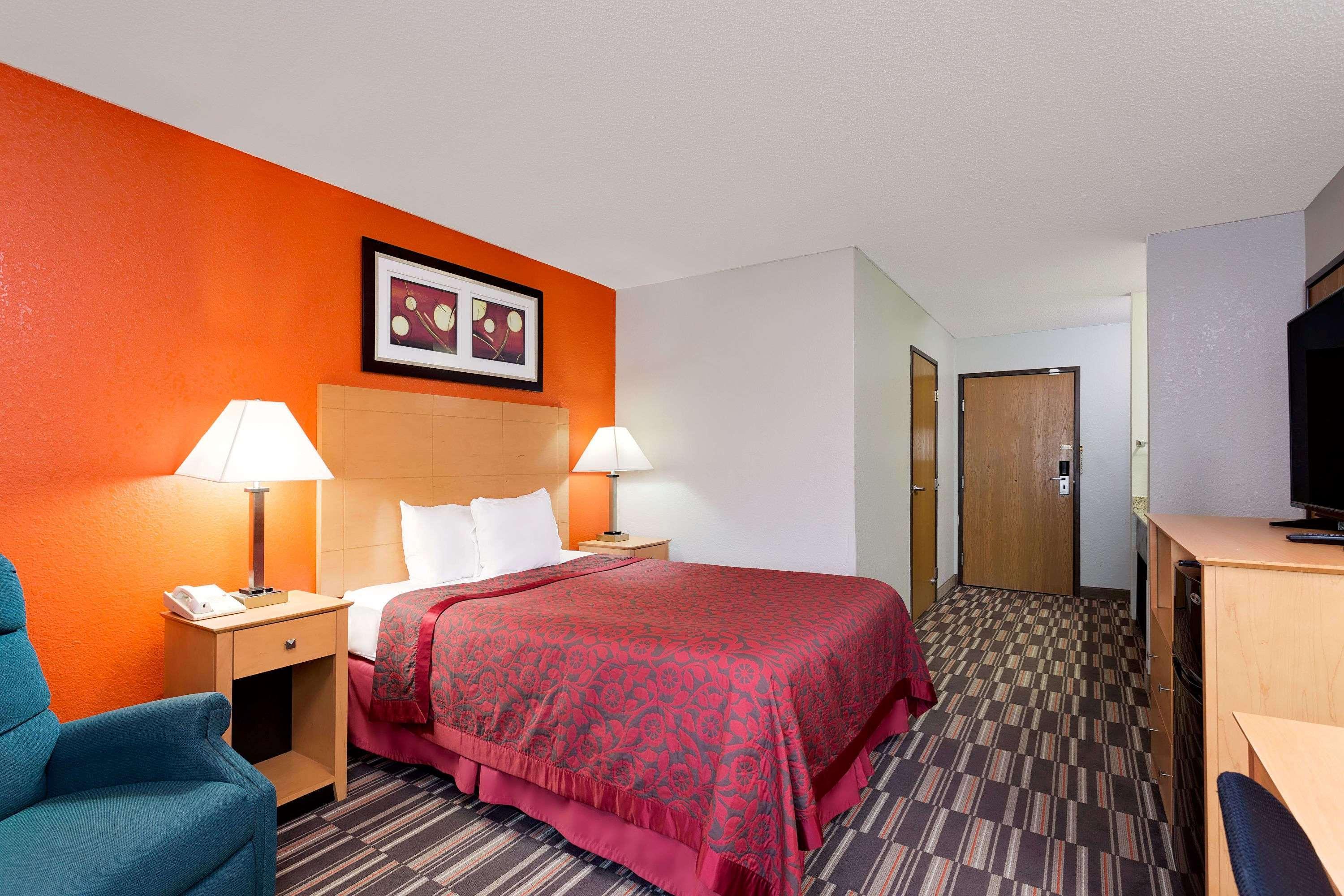 Days Inn By Wyndham Racine/Sturtevant Exterior photo
