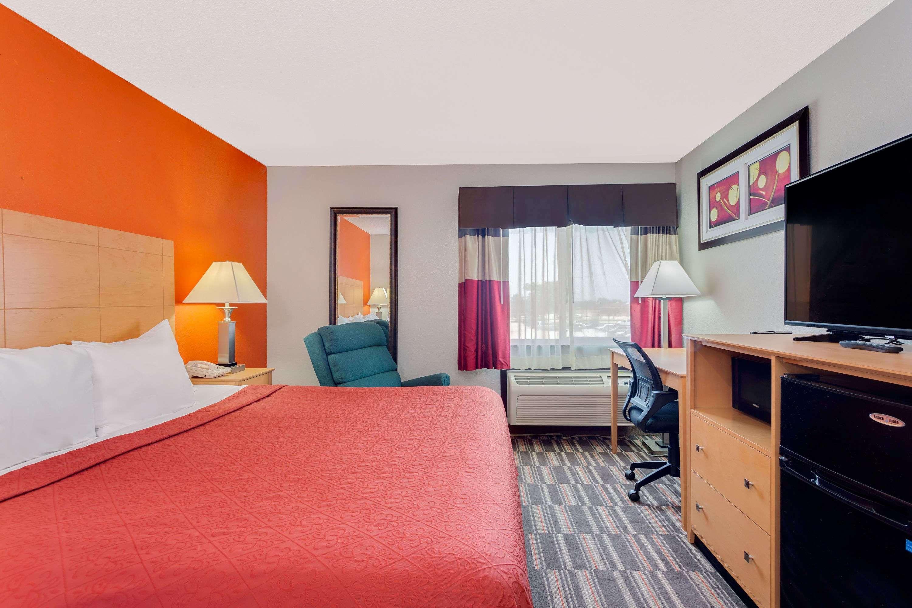 Days Inn By Wyndham Racine/Sturtevant Exterior photo