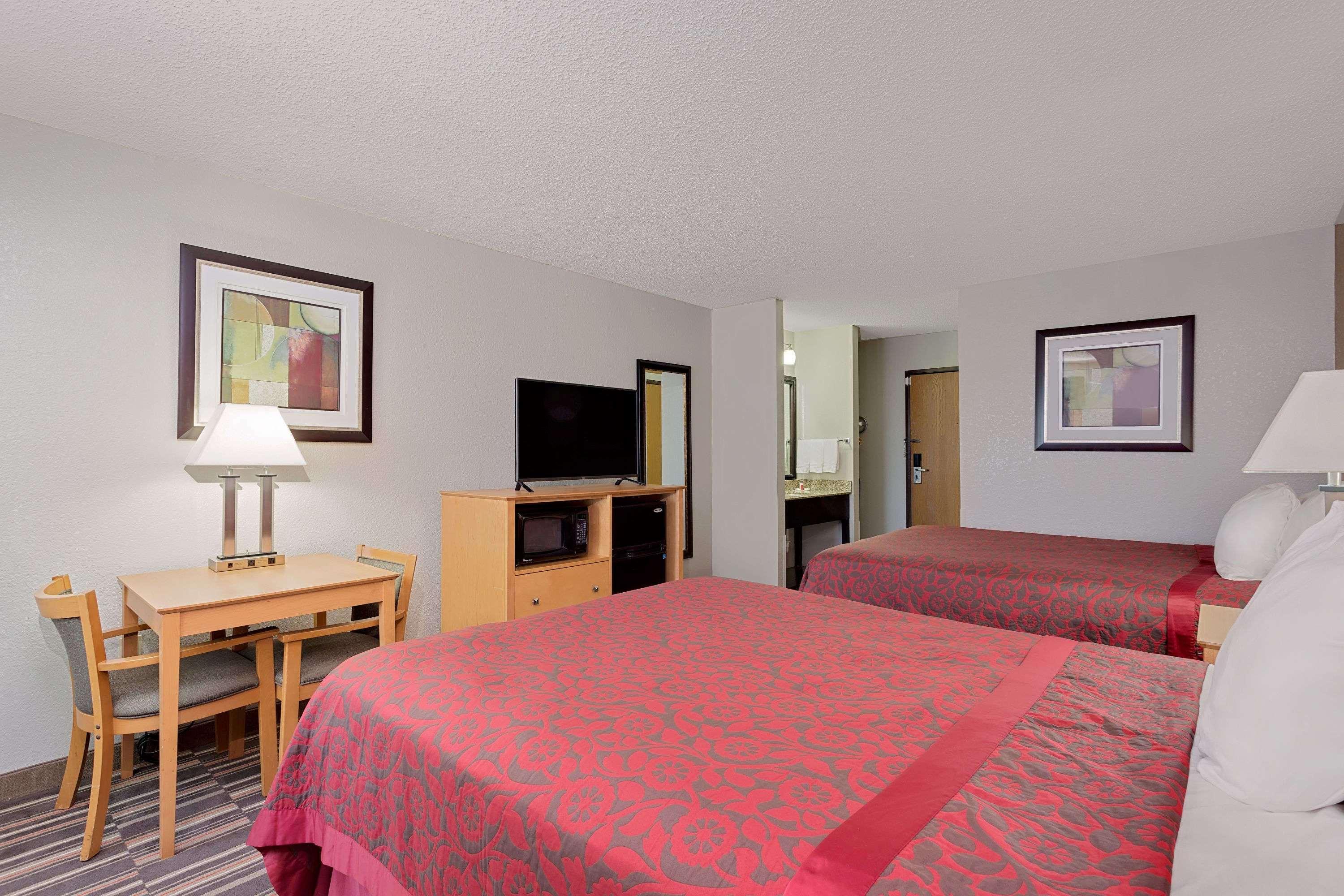 Days Inn By Wyndham Racine/Sturtevant Exterior photo