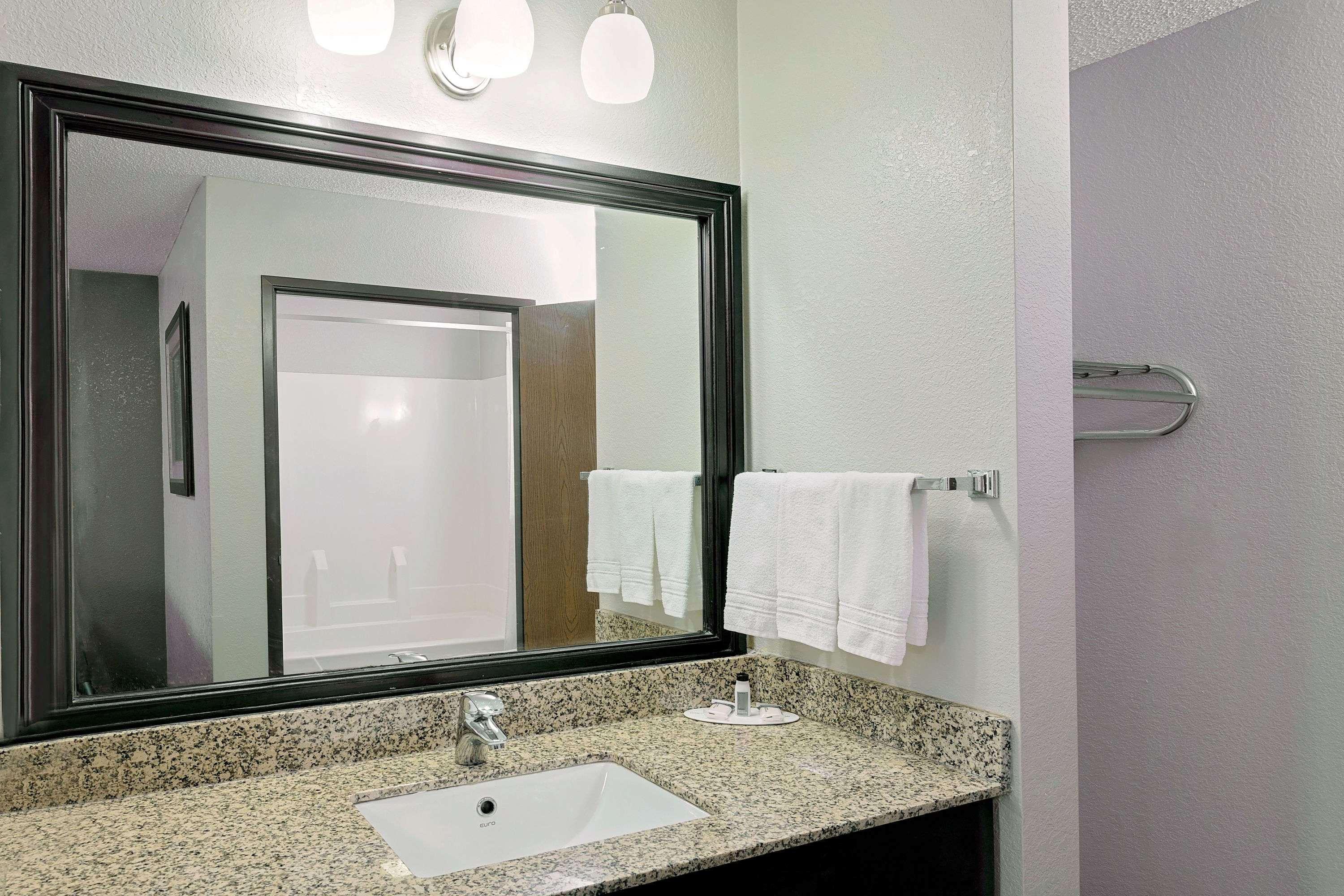 Days Inn By Wyndham Racine/Sturtevant Exterior photo