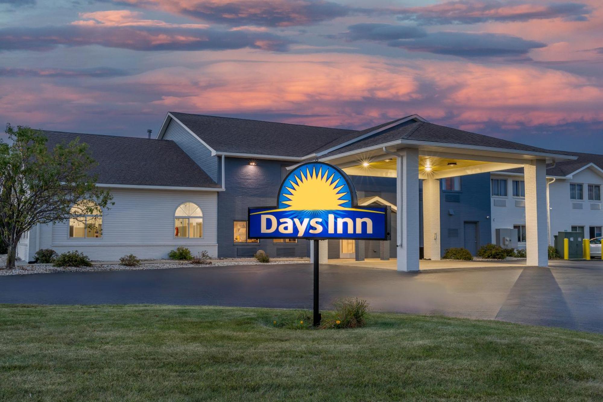 Days Inn By Wyndham Racine/Sturtevant Exterior photo